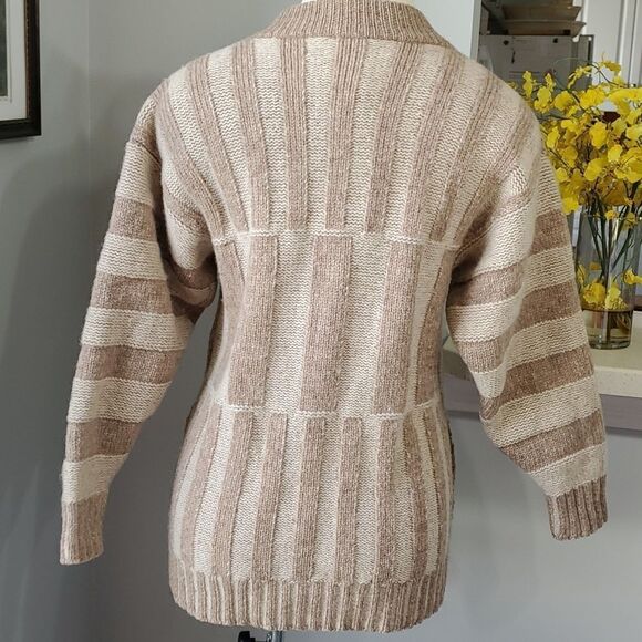 Handmade wool sweater.  Color cream. Guessing a Medium. Zipper closure. - Picture 7 of 13